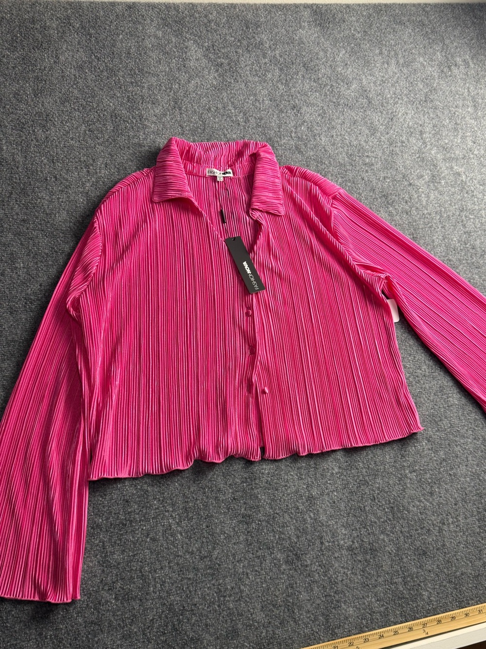 Fashion Nova Woman’s XL Hot Pink Pleated Button-Down Crop Shirt Nwt